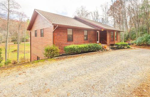 Majestic - Modern Cabin, Hot Tub, & Game Room! - Foto 44