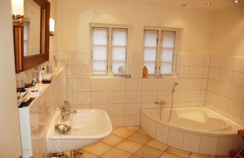 Haus Rothenstein, ruhige FeWo, ca. 10 min. zu Messe und Flughafen - Photo 25