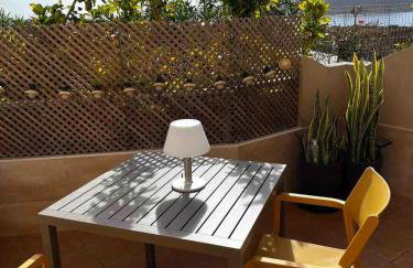 Fantastic seafront apartment with sea views & pool - Photo 6