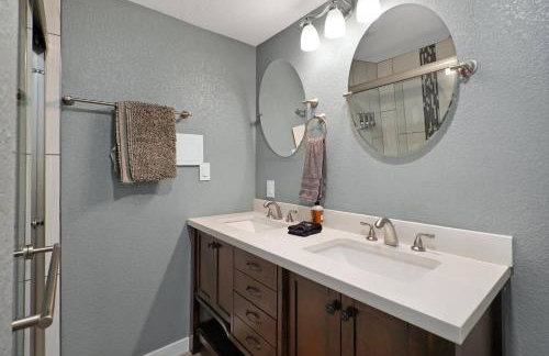 Arvada Retreat + 6 BD + Movie Theater - Photo 39