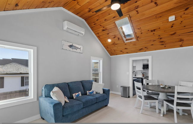 Modern Cottage Perfect For Winter Rental - Photo 1