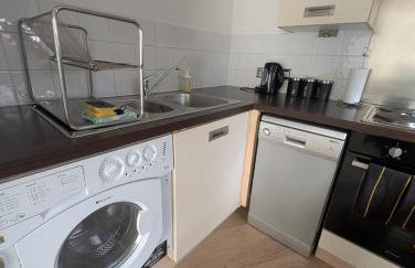 2 Bedroom 2 Bath Apartment, sleeps 4, Town Centre - Foto 13