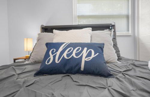 Cozy 4BR King Suite Home by WEC & Downtown! - Foto 28