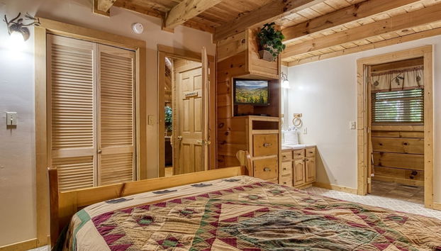 Er50 - Creekside - Great Location. Close To All The Action! 2 Bedroom Cabin by RedAwning - Foto 5, Habitación