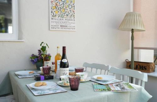 18th Century Thatched Cottage Parking & Garden - Foto 25