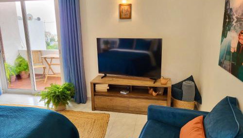 Hillside Studio with Sea View & Fibre Internet - Foto 2