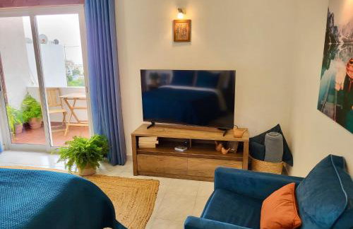 Hillside Studio with Sea View & Fibre Internet - Foto 2