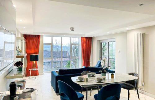 Modern Luxurious Apartment w/ Patio Balcony & View - Foto 1