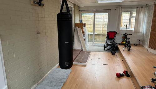 Modern 4BR House with Parking, 8 Mins to Gatwick Airport - Foto 4