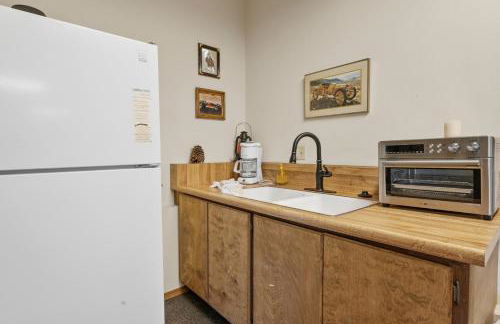 North Shore Lakefront - Spacious Lakefront with Hot Tub, & Game Room - Foto 70