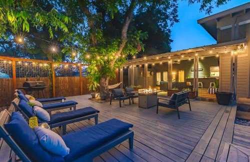 Serene POOL & Firepit in Stunning Home By Airport - Foto 2