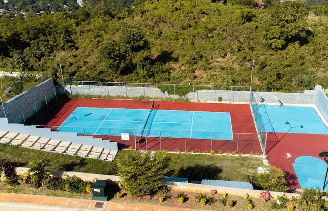 Chic Hideaway a Paradise Home in Jamaica - Photo 10