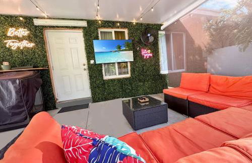 Escape GameRoom, BAR, BBQ, Spacious,KING Bed, All Luxury mattresses, Near Beach, 6 blocks away from Bars, Nite Clubs, Res, Shops - Photo 21