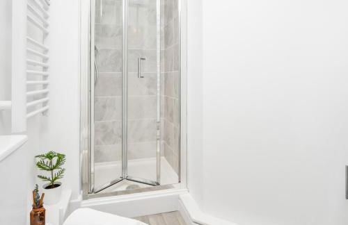 Modern Two Bed Apartment - Smart Tv - Wi-Fi - Parking 49C - Foto 23