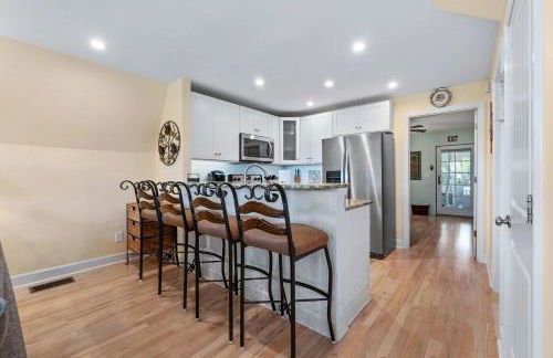 Lighthouse Loft l Marshfront l Walk to Downtown - Foto 11