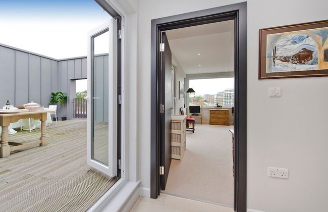 Fabulous 2-bed Penthouse, Wimbledon - Foto 16