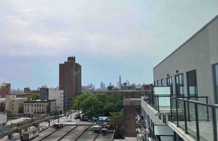 Peaceful Quiet Spacious New Modern Penthouse 3-Bedroom Apartment with a Balcony - Foto 9