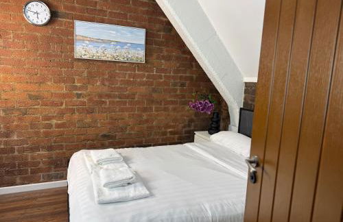 City Centre - Sleeps 6 - Bars, Parking & Netflix - Foto 11