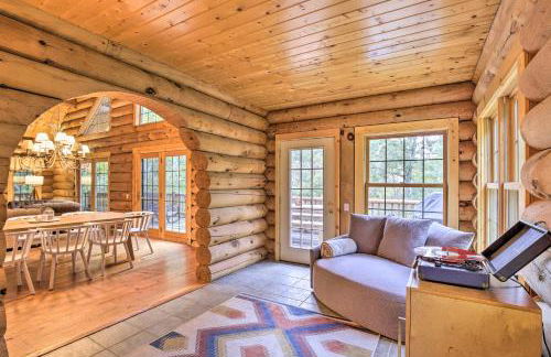 Splendid Family Cabin with Hot Tub and Grill! - Foto 13