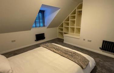 Lux House, Jennett's Park - Photo 15