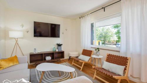 Peaceful home w fire pit & game room - Foto 2