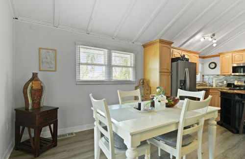 Spacious Retreat Fenced Yard Screened Deck - Photo 27