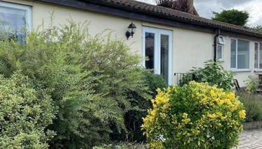 One Bedroom Bungalow No1 - Secure Gated Parking - Foto 4