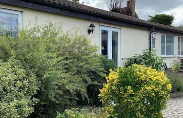 One Bedroom Bungalow No1 - Secure Gated Parking - Foto 4