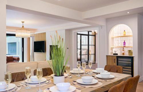 Arden House - Luxury Home with Hot Tub - Games Room - Fire Pit - Photo 7