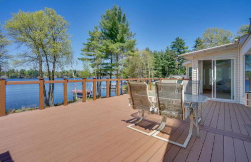 Spacious Lakefront New Auburn Home with Sunroom - Foto 28