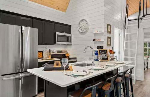 Cozy Family Luray Cabin w Fire Pit Grill WiFi & More - Photo 9