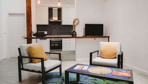 Artist’s corner in central Caldas - Photo 4