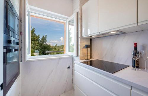 Uniquely designed Villa Ivana with outdoor Jacuzzi nearby the pebble Banje beach at the Island of Solta - Photo 22