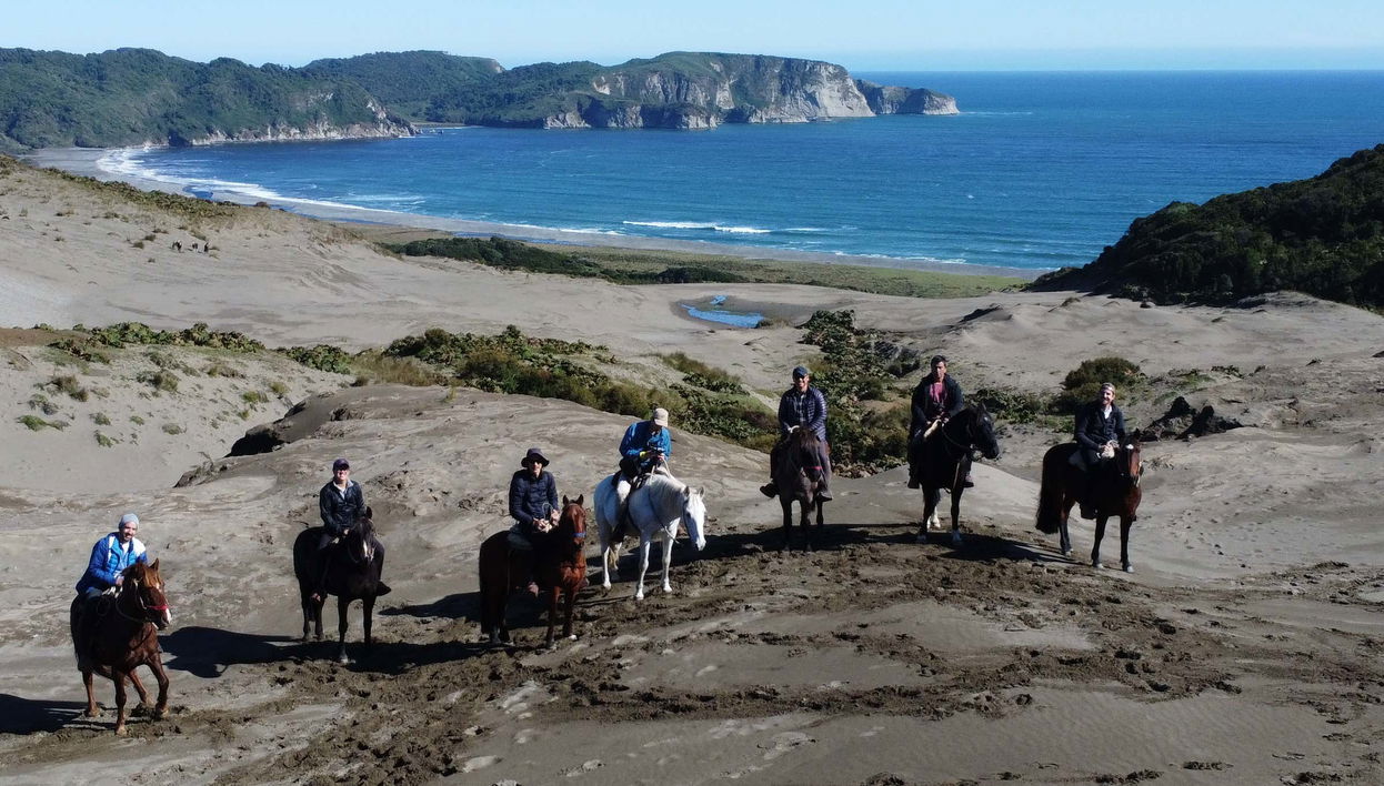 Passeio a cavalo pela costa do Parque Tepuhueico