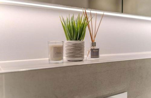 Luxuary 2BR Apt Sleeps 9, Wembley and Park Views - Photo 19