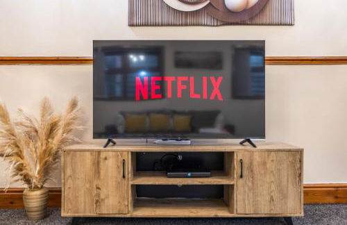 Spacious 4 Bedroom Home Near City Centre Sleeps 11 with Free Parking - Foto 56