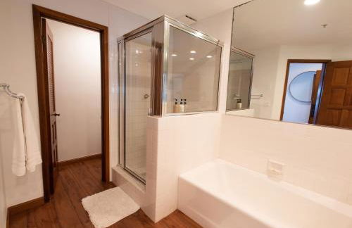 10-Star Condo 21 Steps from Top - Premium Ocean View Corner Unit Fireplace New Golf Cart - HC245 - Foto 44