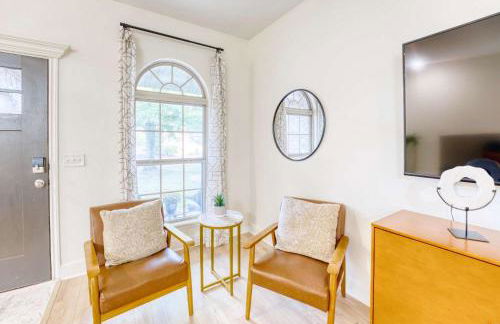 Spacious Modern Retreat with Game Room & Fire Pit near Trails - Foto 25