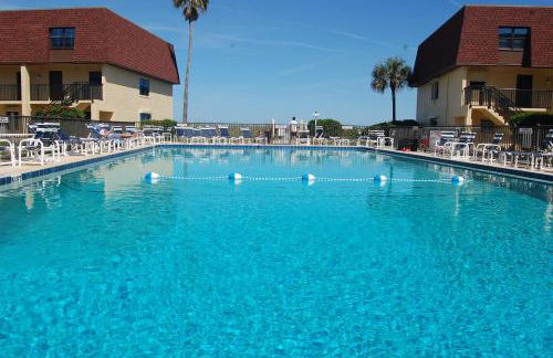 117 Cocoa Beach Club Direct Oceanfront Next to Pier, Dog Friendly! - Foto 1