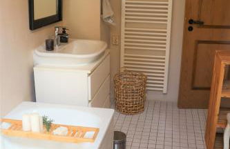 Fereinwohnnung, Ferienhaus, Bauernhaus - 2 kostelnlose Parkplätze - Wifi - schöner Innenhof - 5min bis Saarlouis Innenstadt - Foto 9