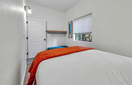 Tahoe Retreat with Decks and Separate Studio - Foto 26