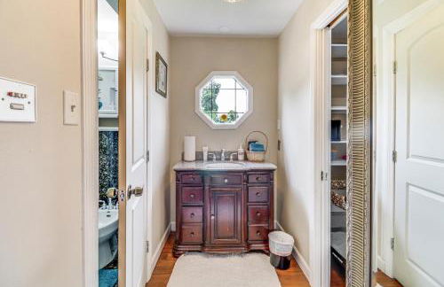 Hidden Paradise on 5 Acres with Hot Tub and Deck! - Foto 15