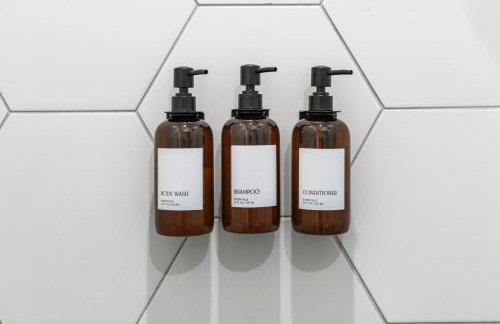 New suite with full Kitchen and Livingroom Dallas - Photo 6