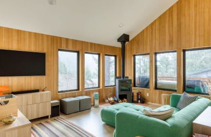 Rustic Arch Cape Getaway w/ Vibrant Interior Walk to the Beach Cape Wonder - Foto 6