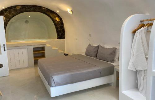 Fira-Cave-Sleeps 13-Parking-Pool-Pet Friendly - Photo 14