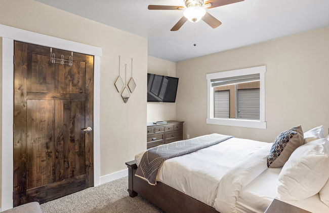 The Yellowstone Hideaway Unit B - Photo 2