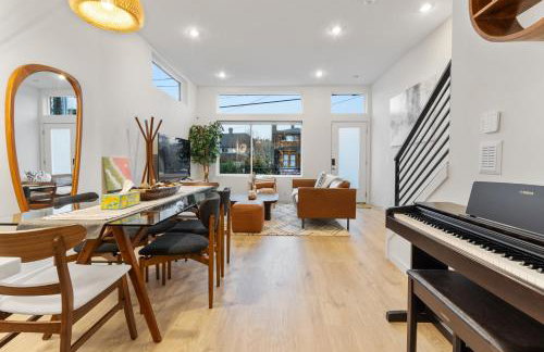 Luxe Central Home with Views & Rooftop - Foto 35