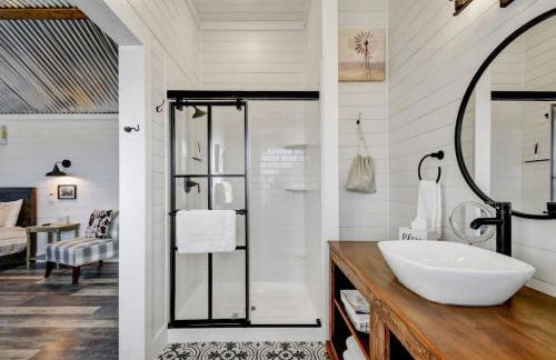 Windmill Meadows Cottages-firepit-hill Country Views!! - Photo 36