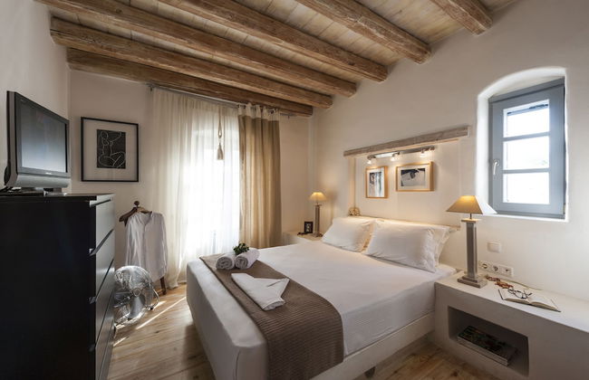 Traditional Stone House in Kostos - Photo 2