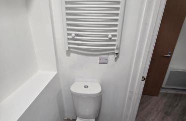 Fantastic Studio in Morden - Photo 4